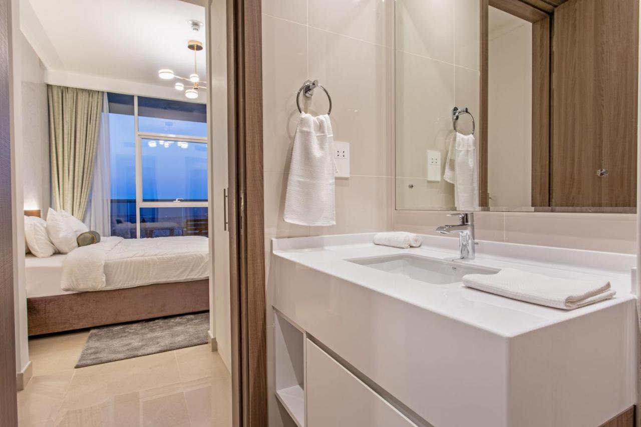 Live In The Middle Of Lagoons And Sea Ras al-Khaimah Luaran gambar